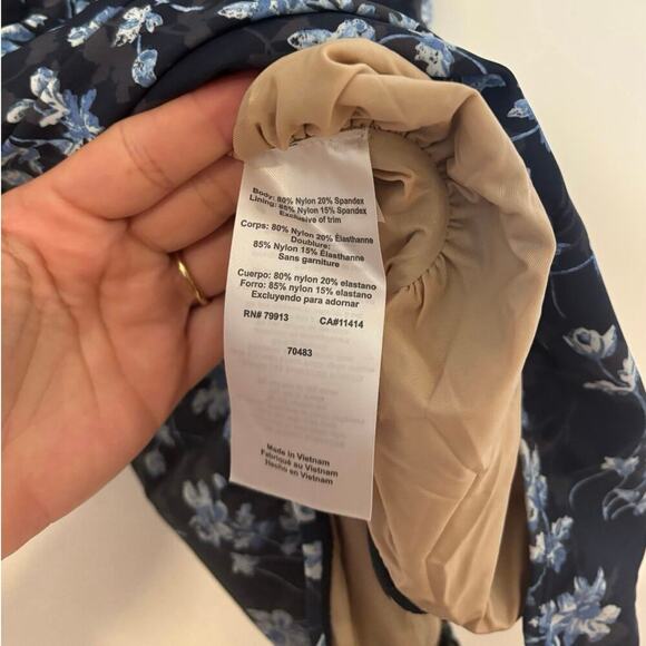 NWT A Pea in the Pod Ruffled Maternity One
Piece Floral Swimsuit Blue Size M - Picture 5 of 6